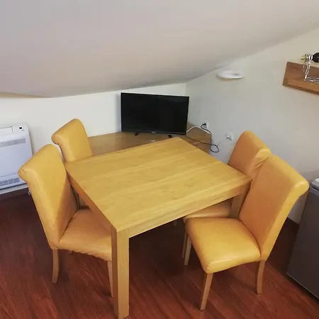 божурленд студио а-4-1 公寓 *